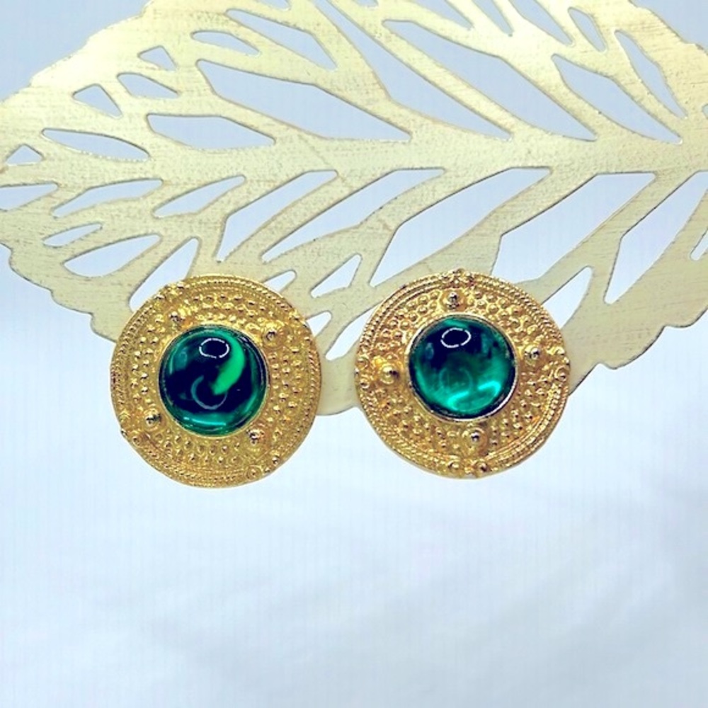 Vintage Green Jelly Belly Cabochon Clip On Earrings Gold Tone Lucite